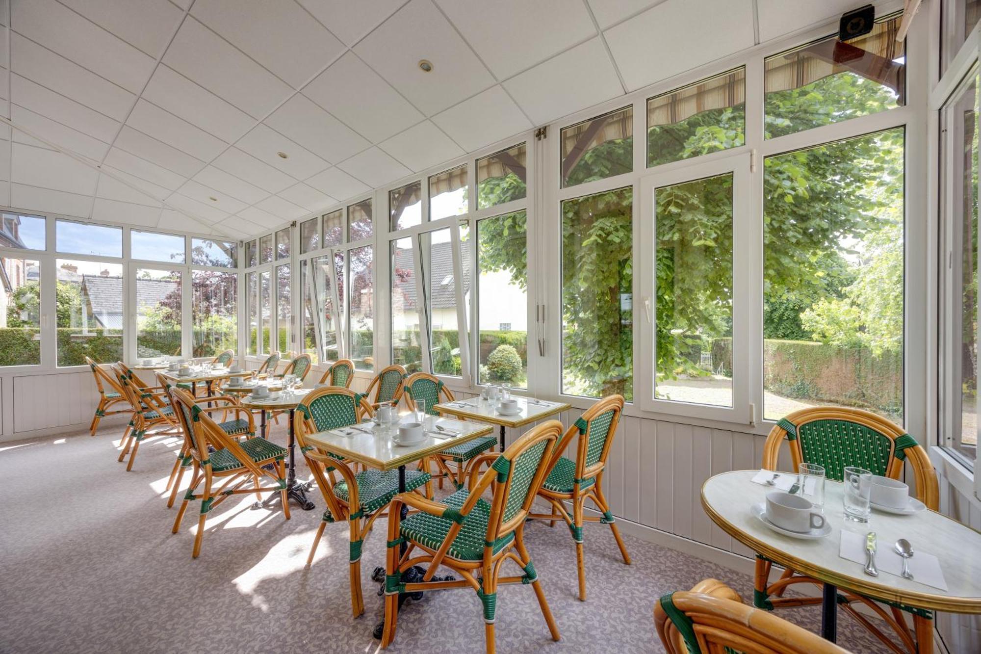 Brit Hotel Confort Bagnoles Normandie Bagnoles de l'Orne Normandie Exterior photo