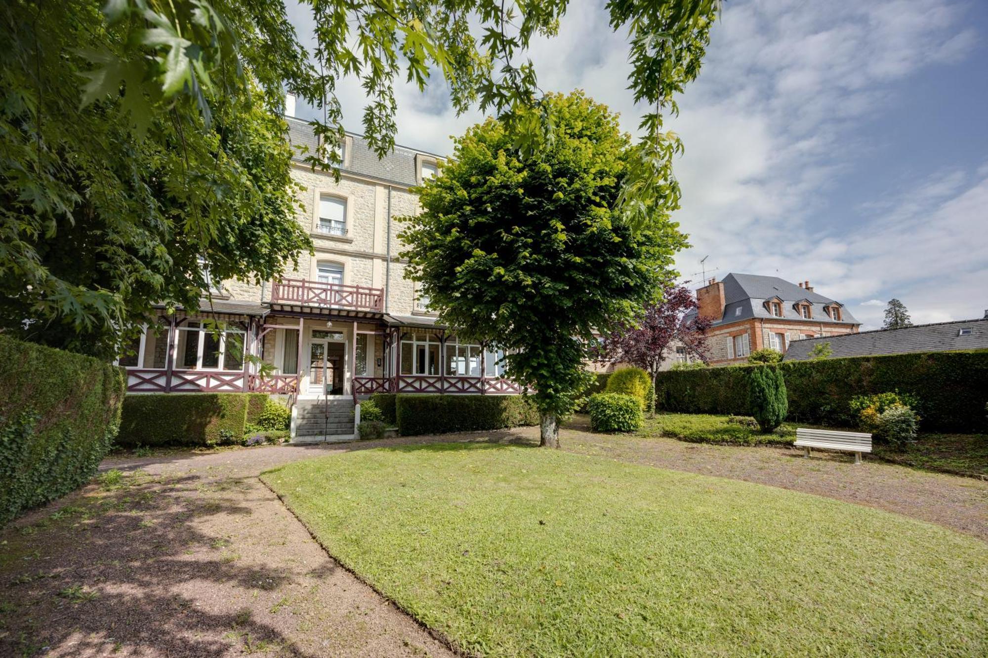 Brit Hotel Confort Bagnoles Normandie Bagnoles de l'Orne Normandie Exterior photo