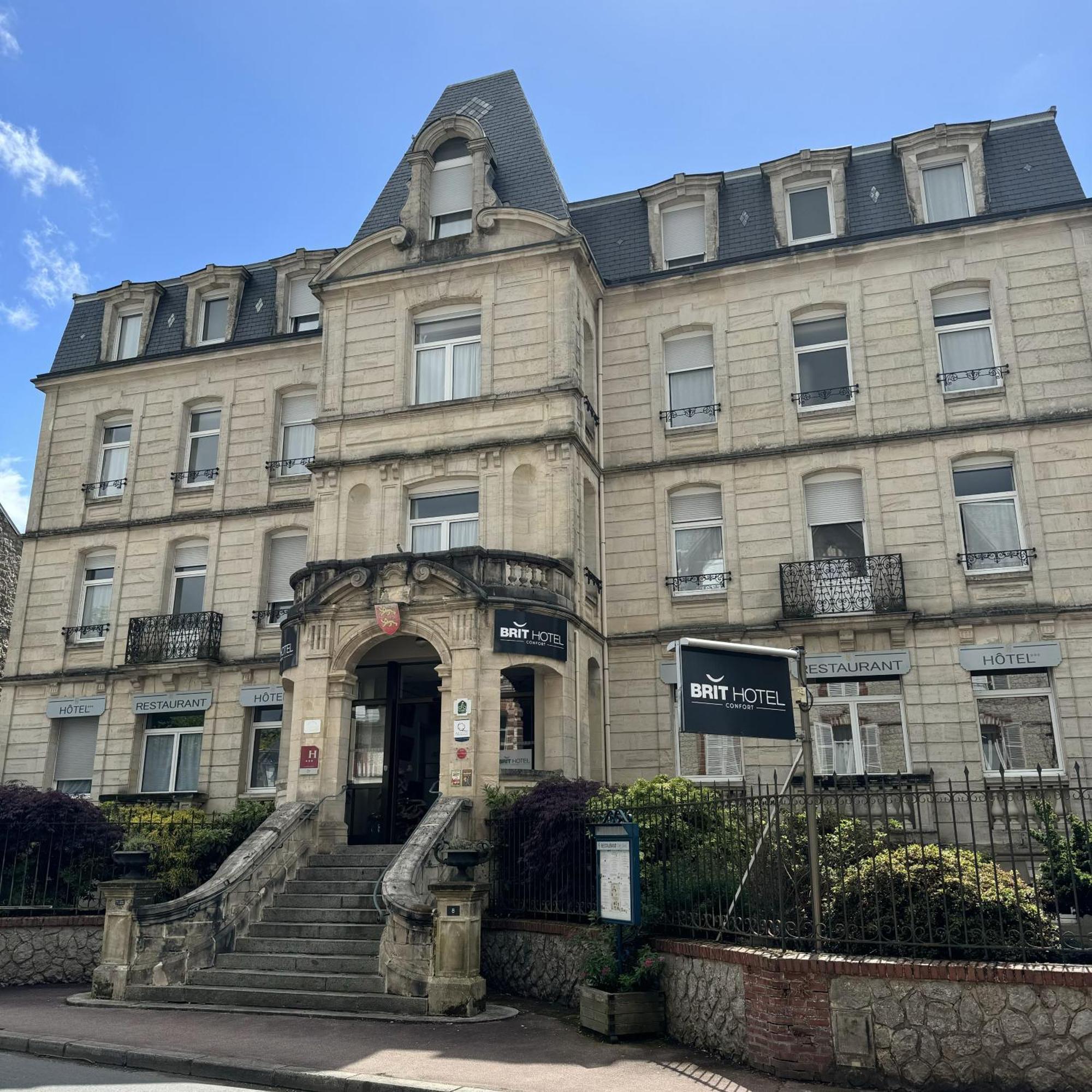 Brit Hotel Confort Bagnoles Normandie Bagnoles de l'Orne Normandie Exterior photo